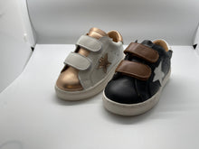 Load image into Gallery viewer, Giovanni Wire  Star Velcro Sneaker
