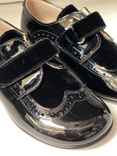 Load image into Gallery viewer, Beberlis 22218 Wing Tip Velcro Dressy Shoe
