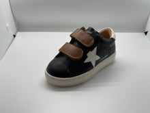 Load image into Gallery viewer, Giovanni Wire  Star Velcro Sneaker

