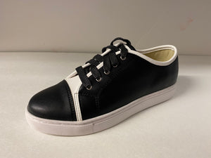 SALE Giovanni Sym Black and White Laced Sneaker