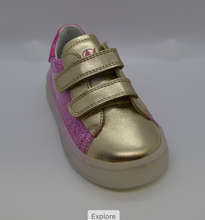 Charger l&#39;image dans la galerie, SALE Naturino Chine Velcro Glitter Sneaker
