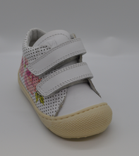 Load image into Gallery viewer, Naturino Baby Cally Floral Design First Shoe
