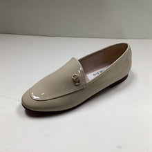 Load image into Gallery viewer, SALE SP23 Venettini Rian7 V Charm Loafer
