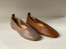 Load image into Gallery viewer, Ralph Miguel Adriana Plain Leather Stretchy Flat
