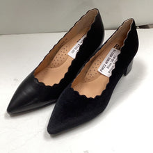 Load image into Gallery viewer, SALE FW22 Ralph Miguel Victor Scalloped Trimmed Mid-Heel
