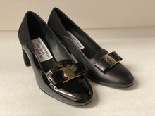 Load image into Gallery viewer, Ovil Sabrine Double Bow Two Tone Pumps
