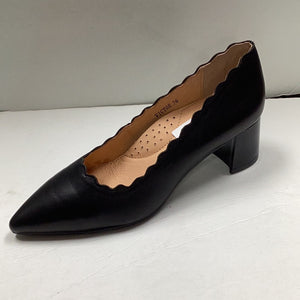 SALE FW22 Ralph Miguel Victor Scalloped Trimmed Mid-Heel