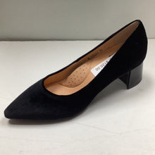 Load image into Gallery viewer, FW22 Ralph Miguel Kinsley Plain Mid-Heel Pump
